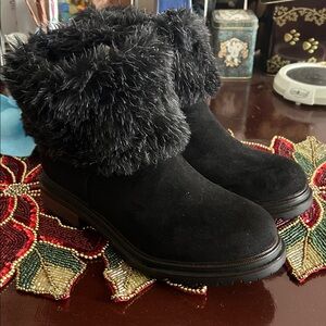 Rocket Dog NEW adorable black suede with faux fur 🖤🖤🖤ankle boots